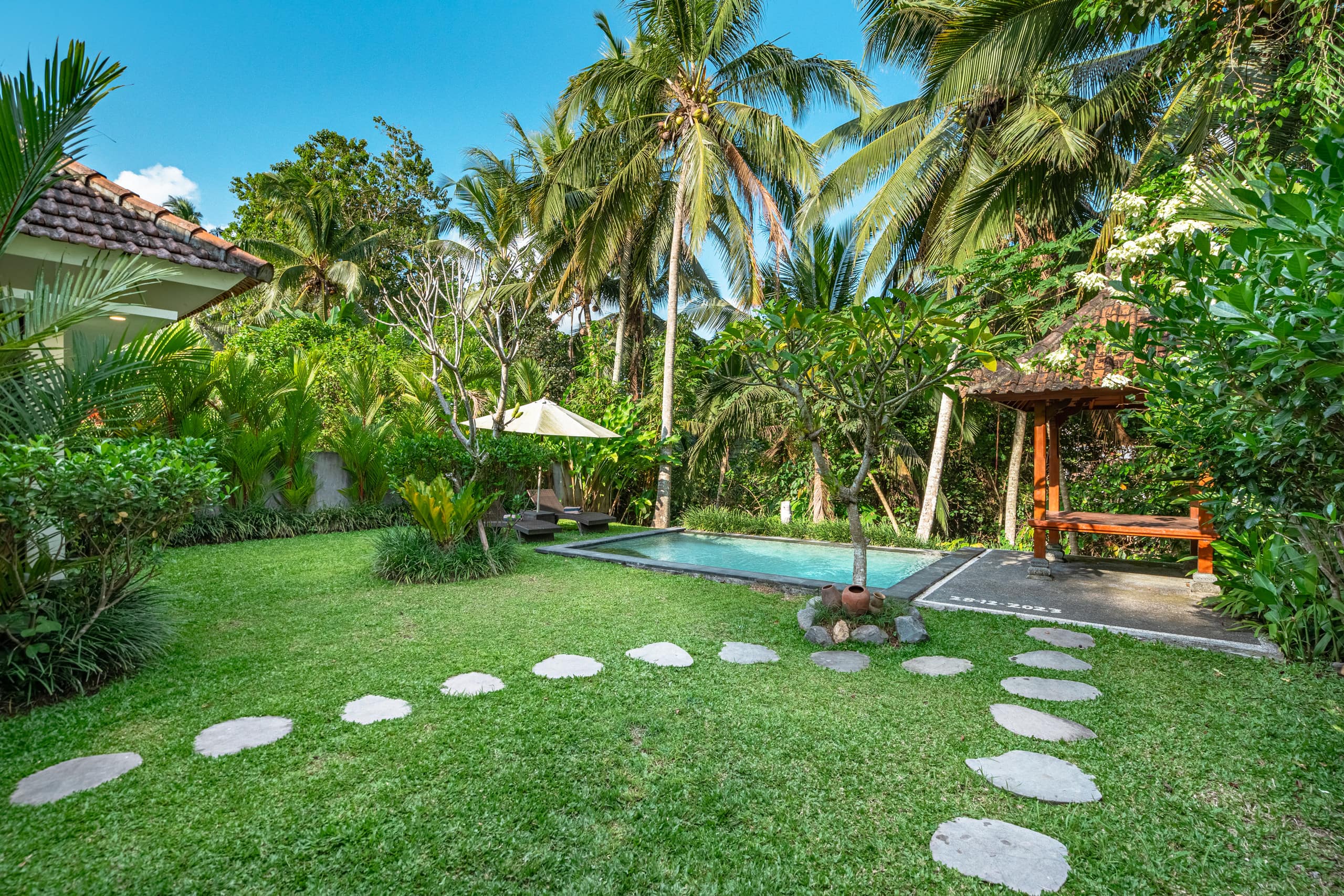 Villa in Ubud with forest views 31