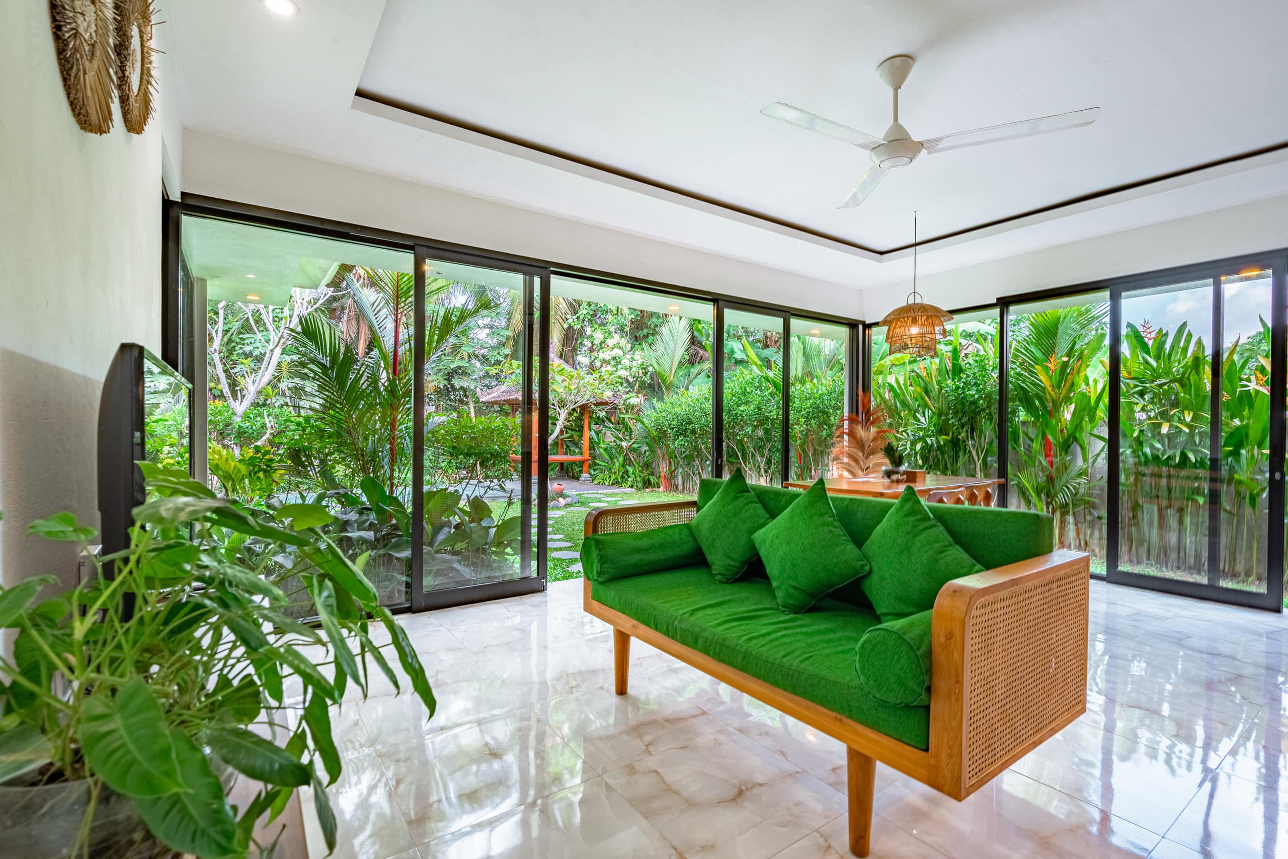 Villa in Ubud with forest views — photo 4
