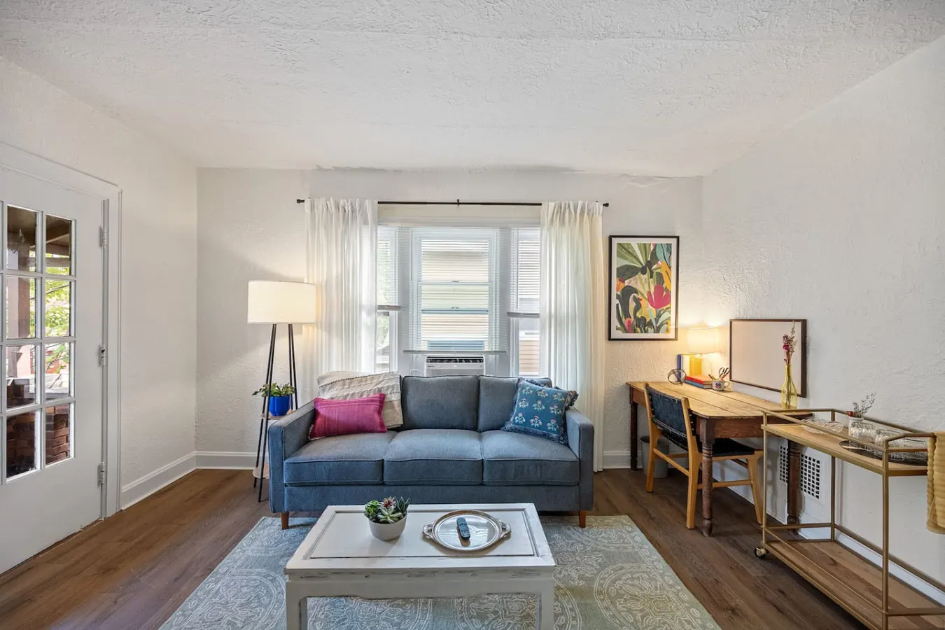 The Retreat - Warm and Convenient Guest Suite 9