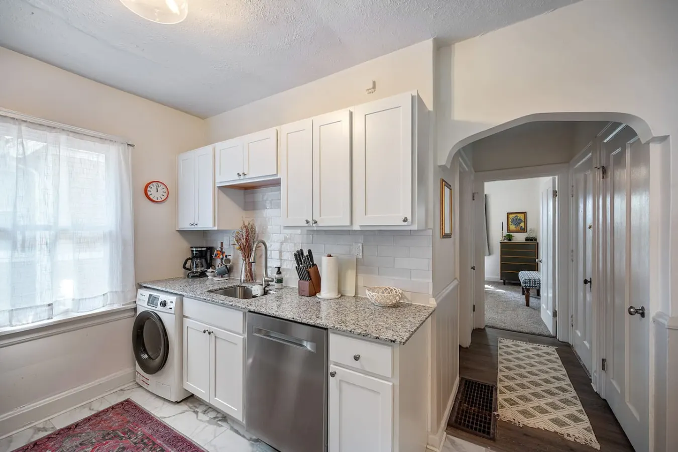 The Retreat - Warm and Convenient Guest Suite 11