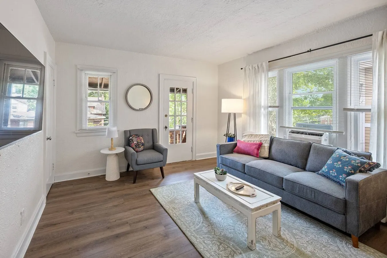 The Retreat - Warm and Convenient Guest Suite 8