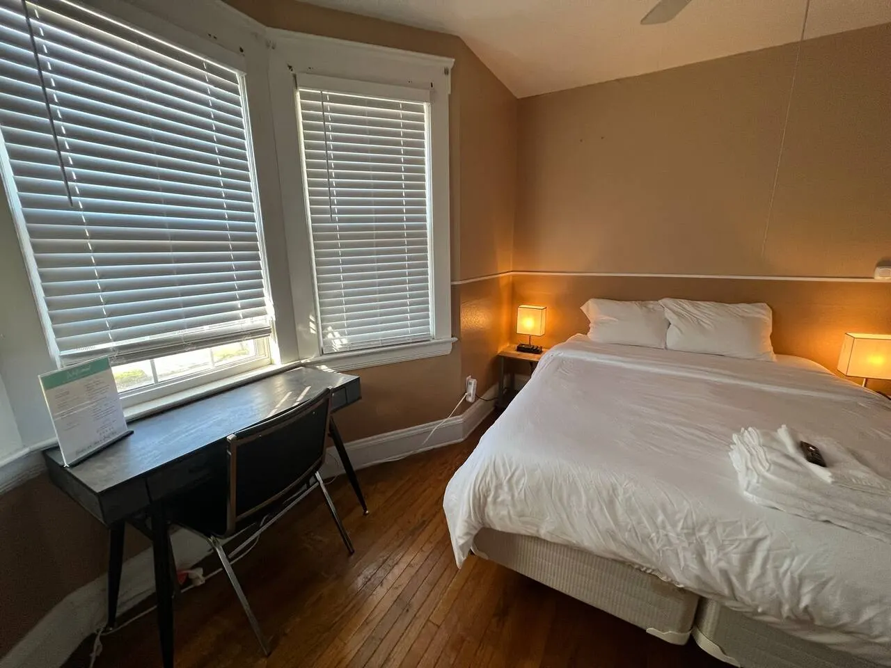 Puro Cuarto | Room 10 min Downtown, 15 to Airport