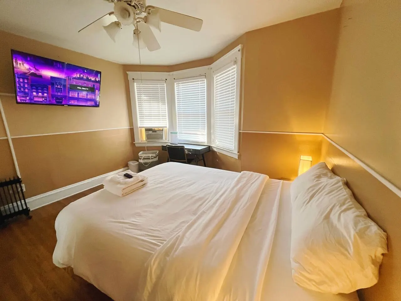 Puro Cuarto Room 10 min Downtown, 15 to Airport 10