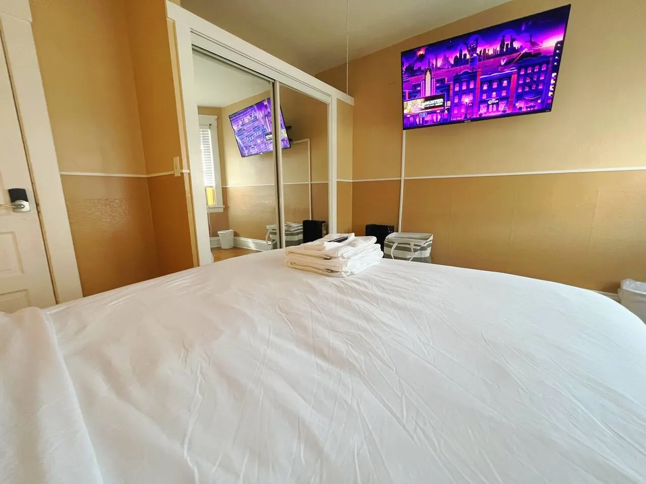 Puro Cuarto Room 10 min Downtown, 15 to Airport 11