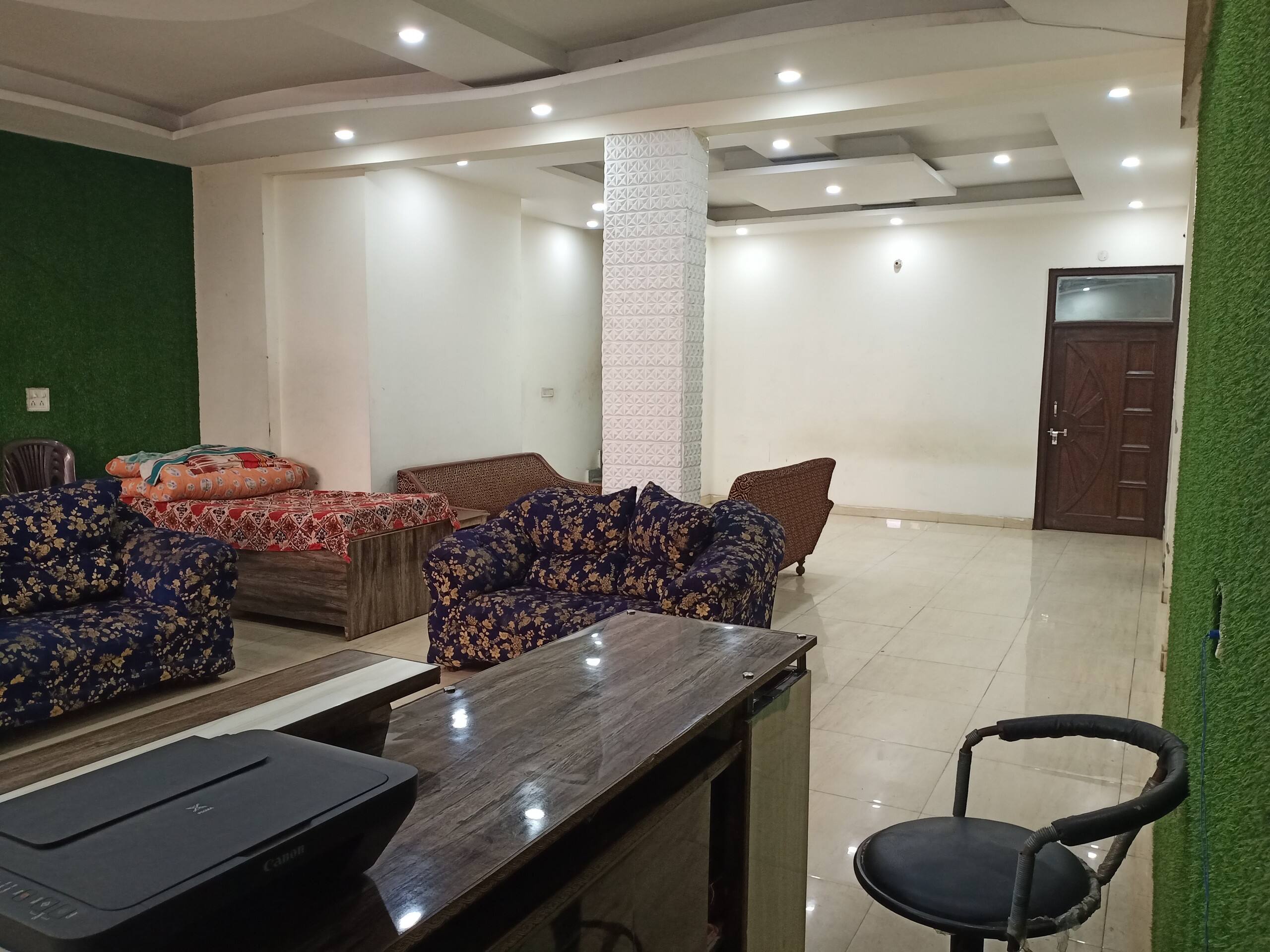 Lovely 5-bedroom rental unit with free parking 5