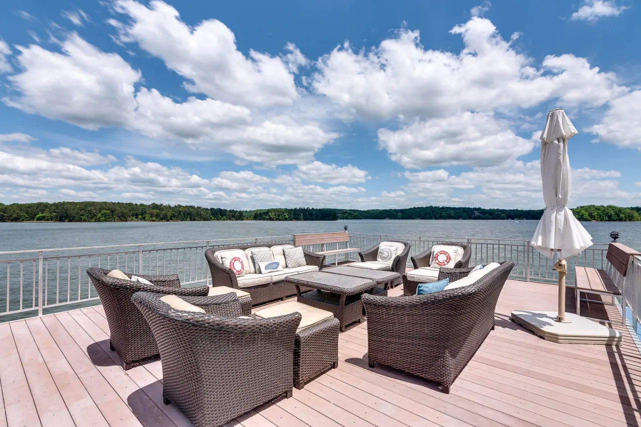 Lakeside Lodge