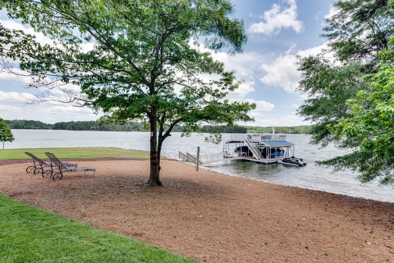 Lakeside Lodge 2