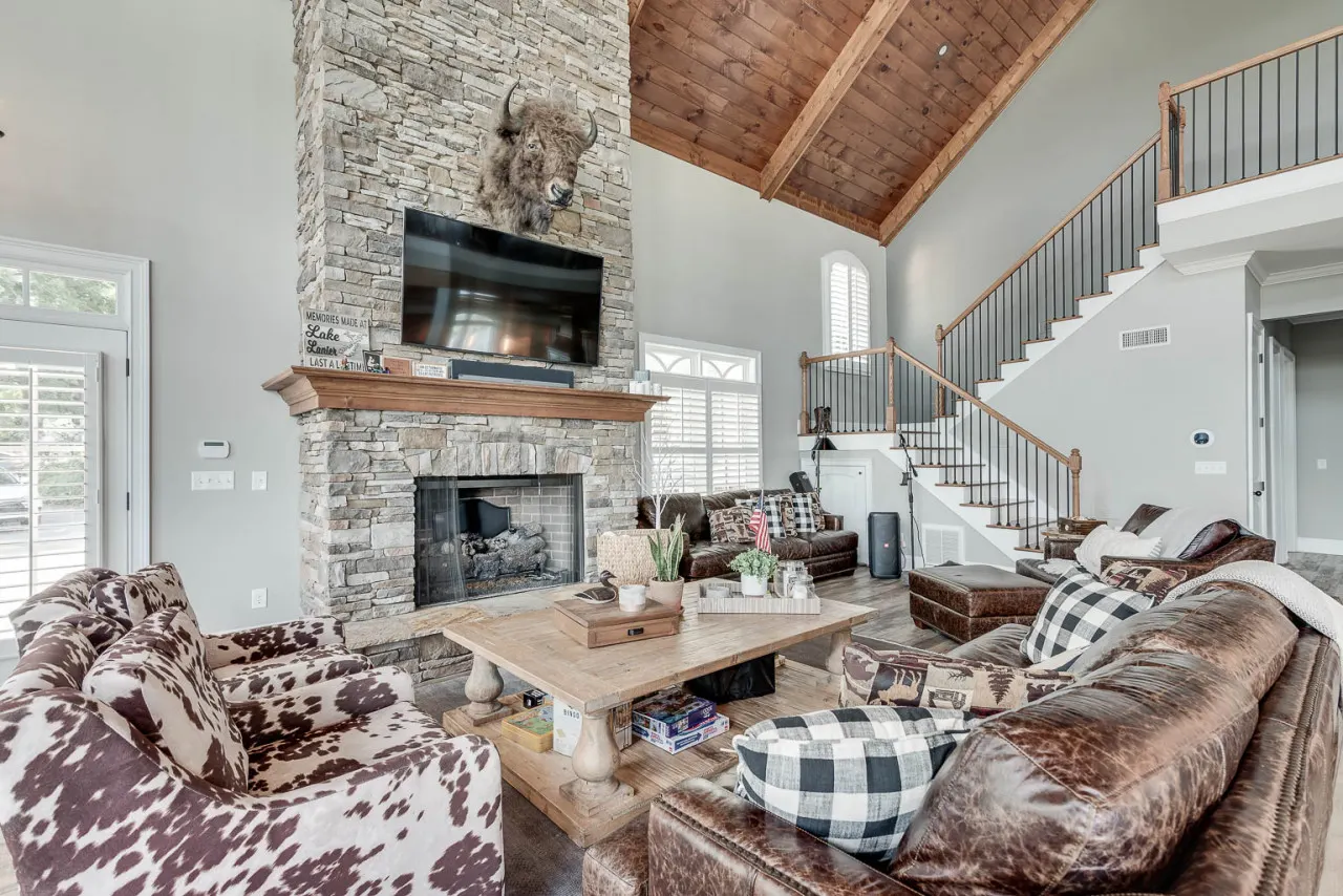 Lakeside Lodge 13