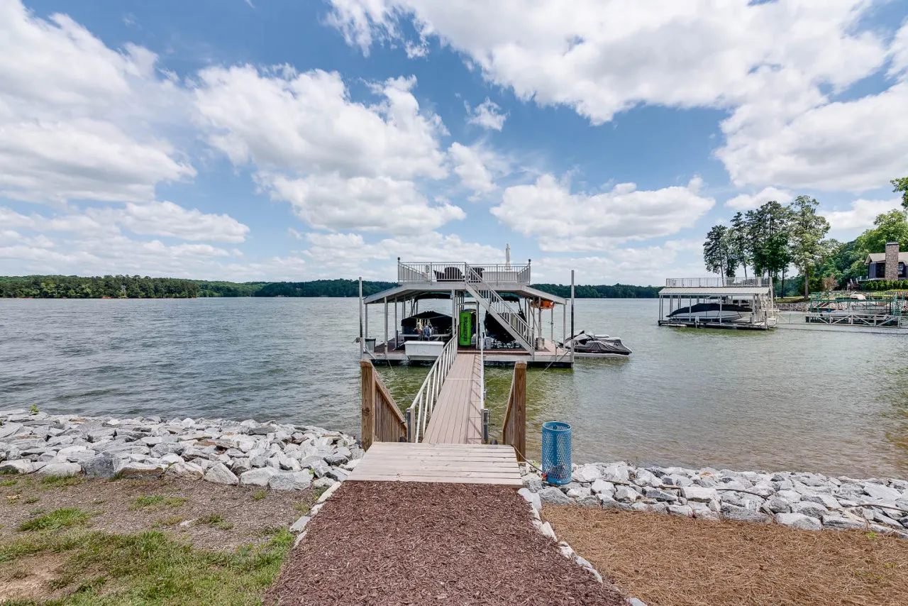 Lakeside Lodge 4