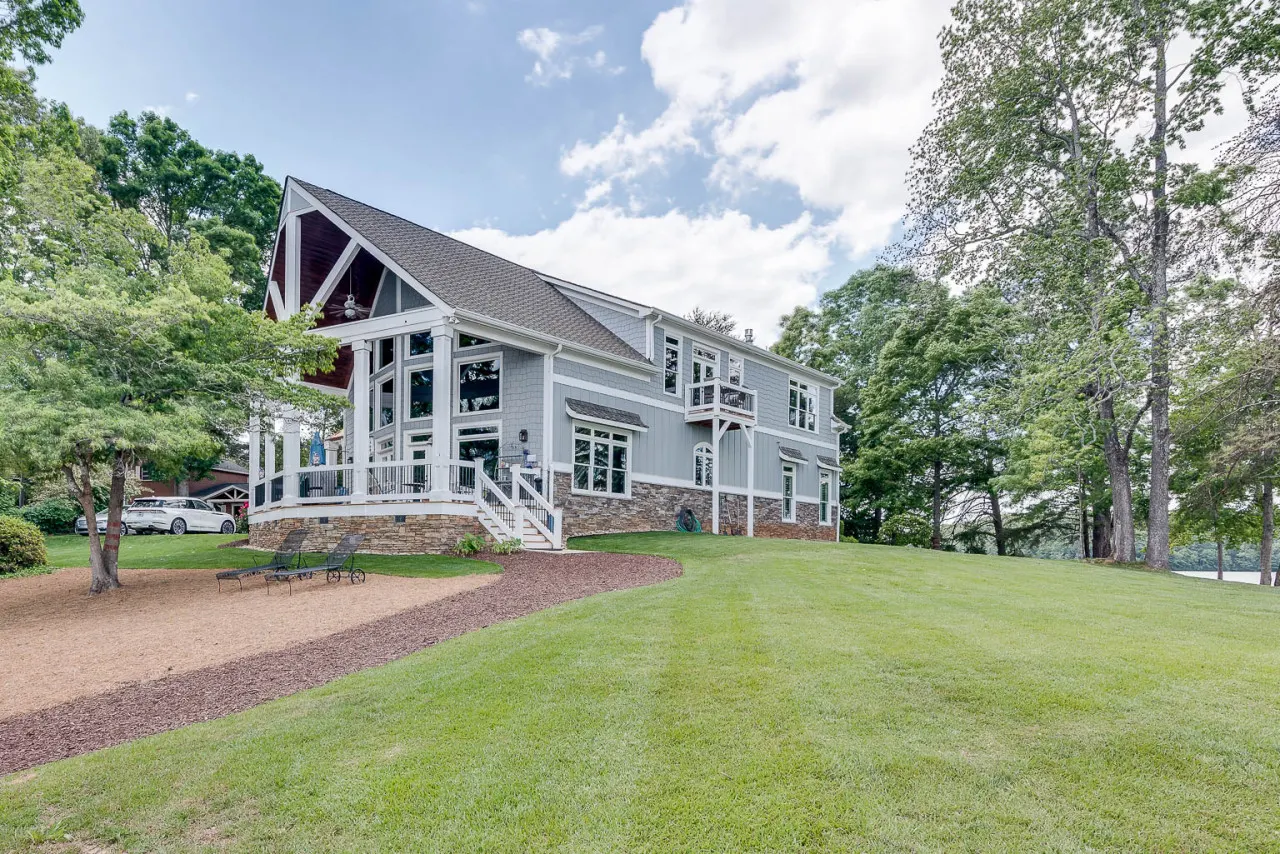 Lakeside Lodge 7