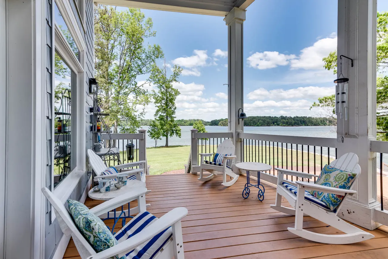 Lakeside Lodge 8