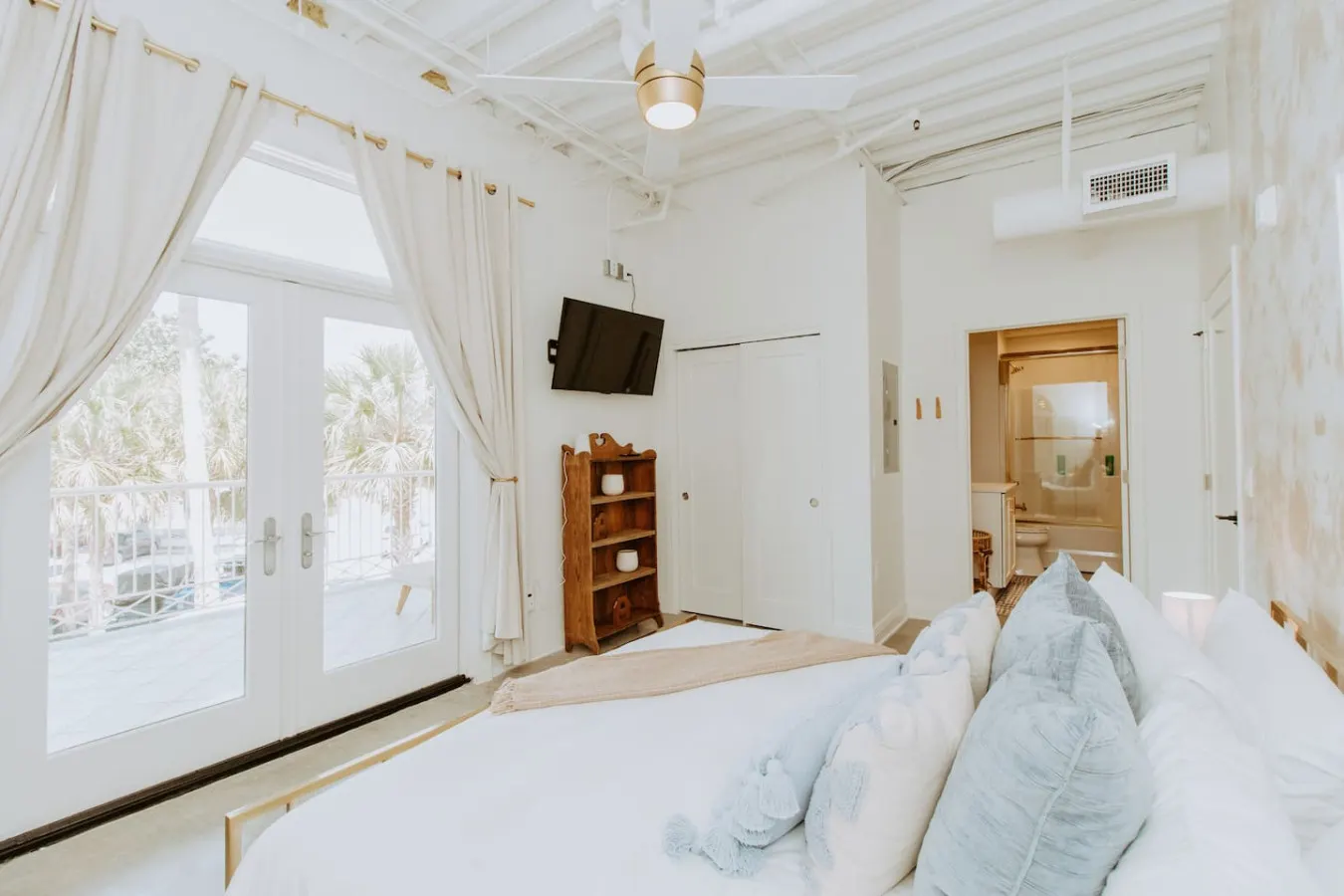 You Me & The Sea! Perfect for Families! 4 Pools! 3