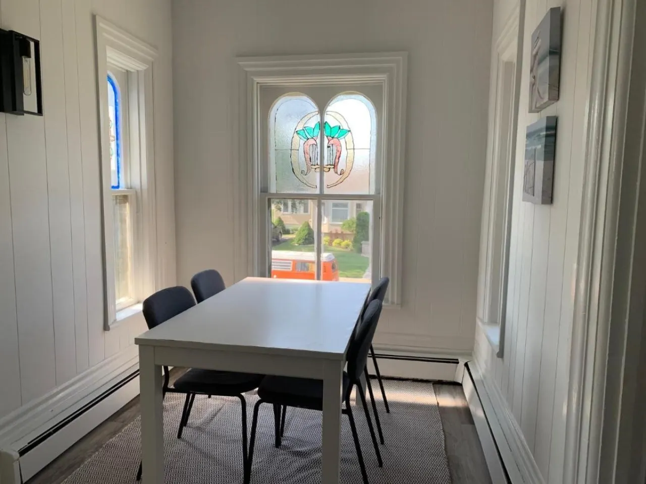 Stay In the heart of Wellington | Stylish Wellington Retreat | King Bed + Walk to Beach & Main St — photo 5
