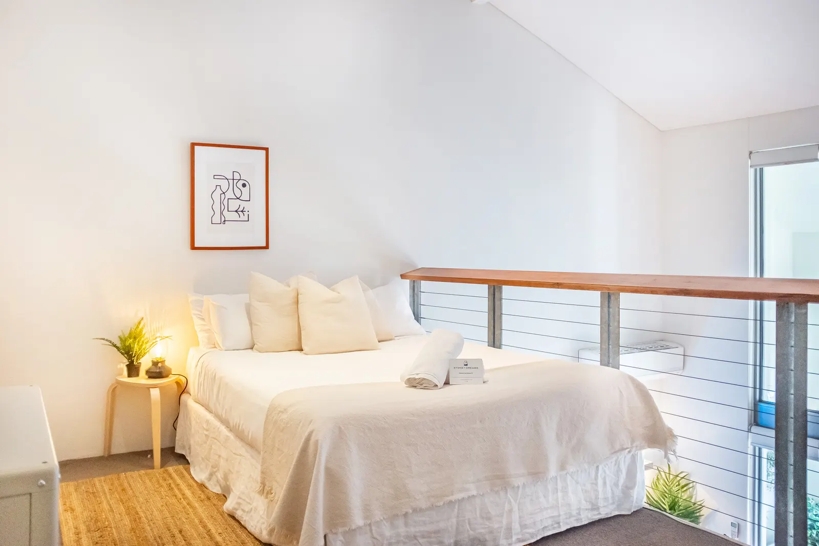 Spacious Lofty Loft by Sydney Dreams — foto 4