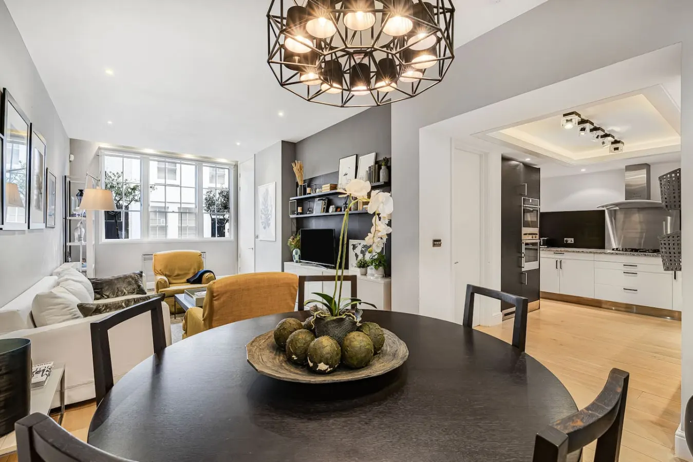 Pavilion Road Mews 4-Bed Near Sloane Square 12