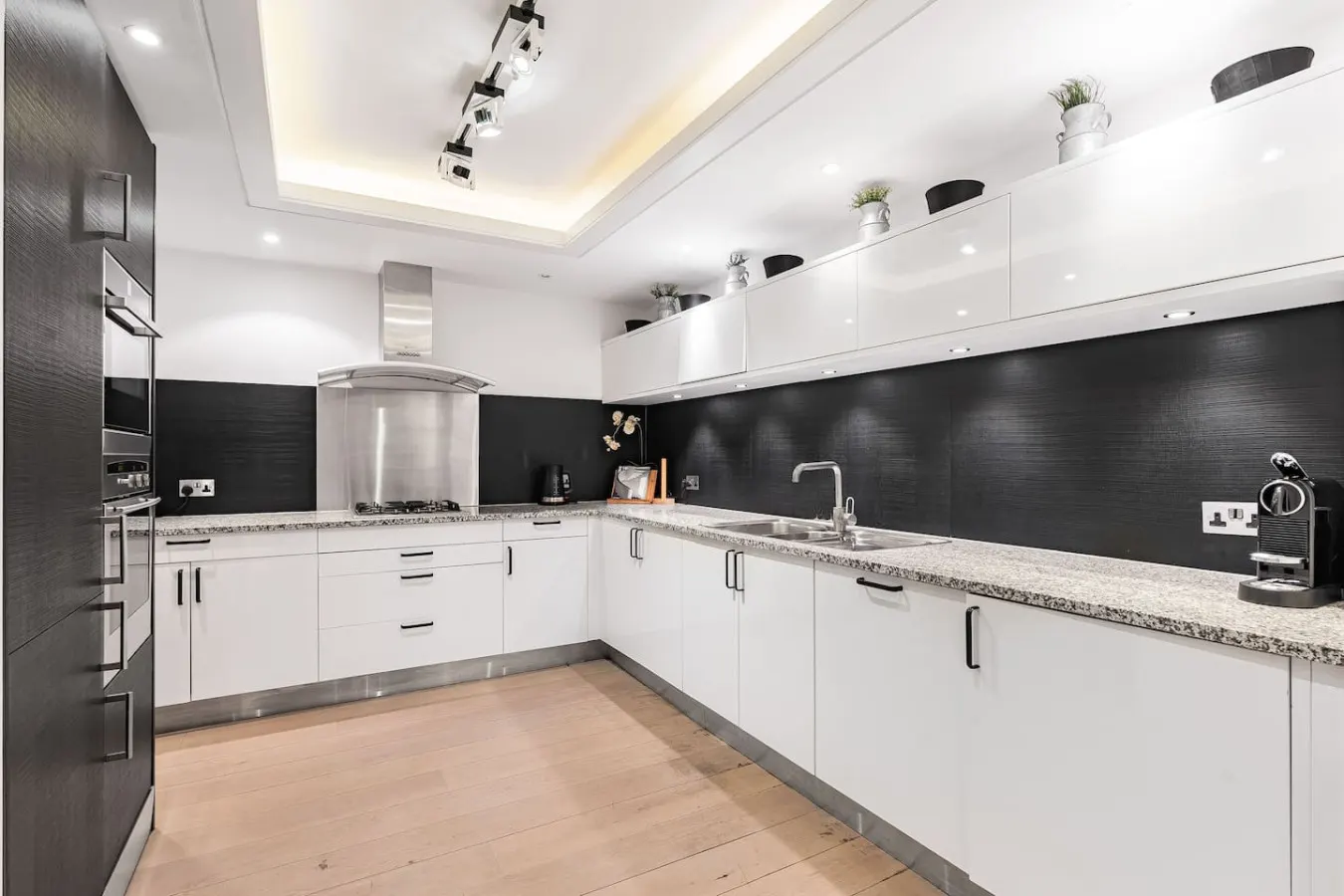 Pavilion Road Mews 4-Bed Near Sloane Square 20