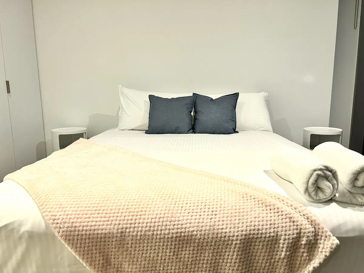 ReadySet Apartments on Rose Lane - 3 Bedroom Apartment RL4 5