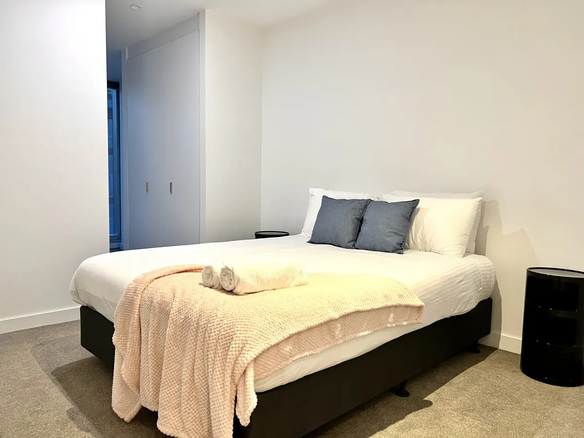 ReadySet Apartments on Rose Lane - 3 Bedroom Apartment RL4 6