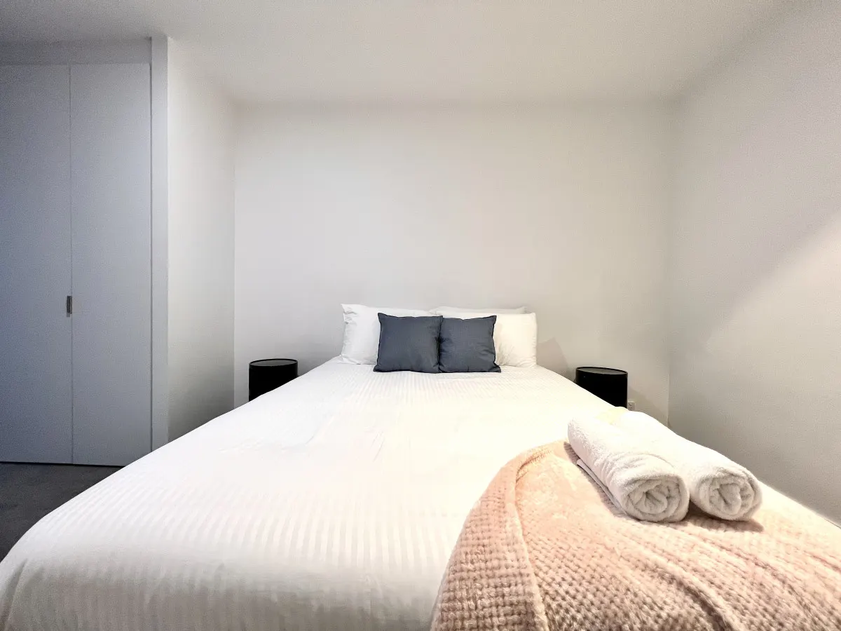 ReadySet Apartments on Rose Lane - 3 Bedroom Apartment RL4 7