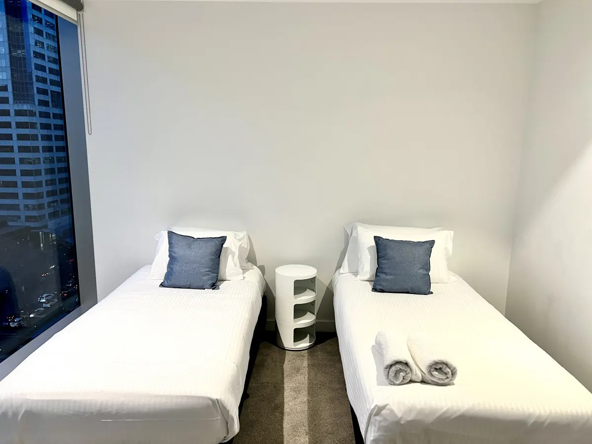 ReadySet Apartments on Rose Lane - 3 Bedroom Apartment RL4 8