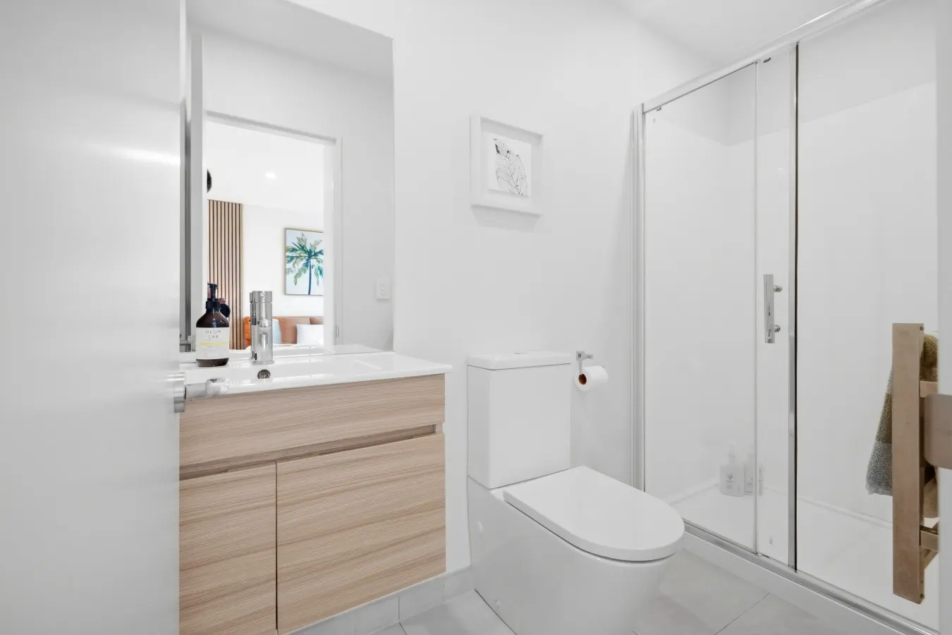 Stylish 3BR Ensuite, Free Car Park, 2 mins walk to Stadium 13