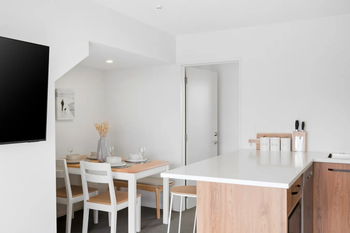 Stylish 3BR Ensuite, Free Car Park, 2 mins walk to Stadium 16