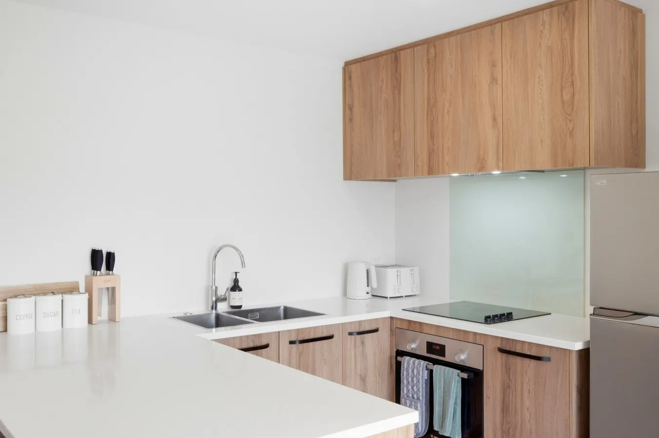 Stylish 3BR Ensuite, Free Car Park, 2 mins walk to Stadium 18