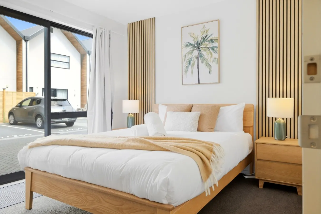 Stylish 3BR Ensuite, Free Car Park, 2 mins walk to Stadium 6
