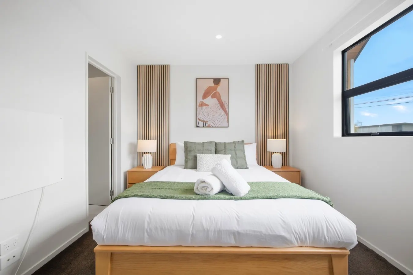 Stylish 3BR Ensuite, Free Car Park, 2 mins walk to Stadium 7