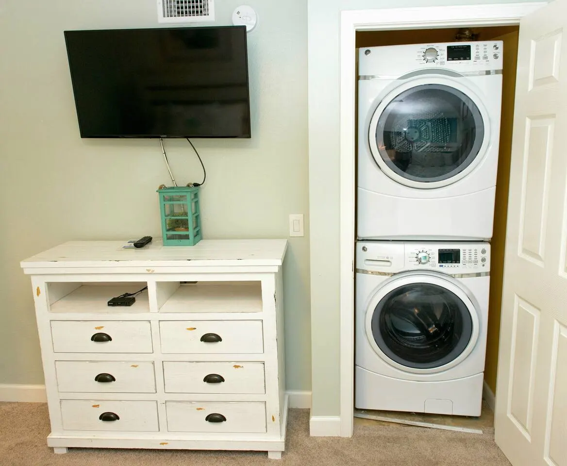 Whispering Seas 107- Oceanfront 2Br/2Bath with pool access. Ground floor with beach view- Sleeps 8 9