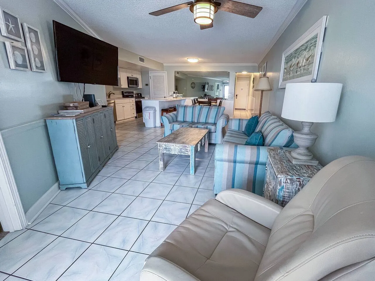 Whispering Seas 107- Oceanfront 2Br/2Bath with pool access. Ground floor with beach view- Sleeps 8 17
