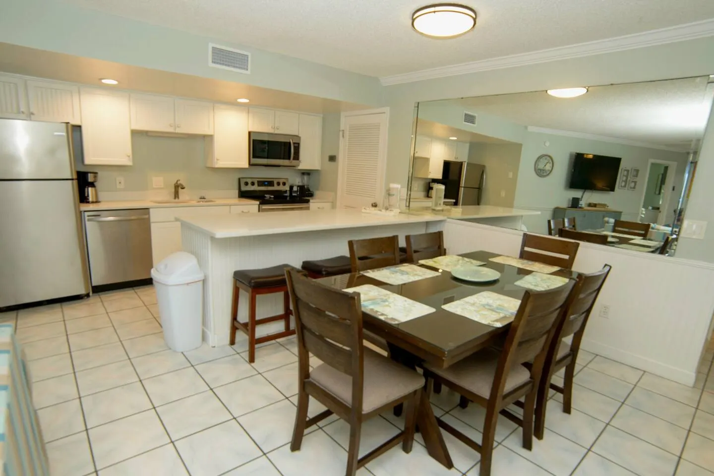 Whispering Seas 107- Oceanfront 2Br/2Bath with pool access. Ground floor with beach view- Sleeps 8 6