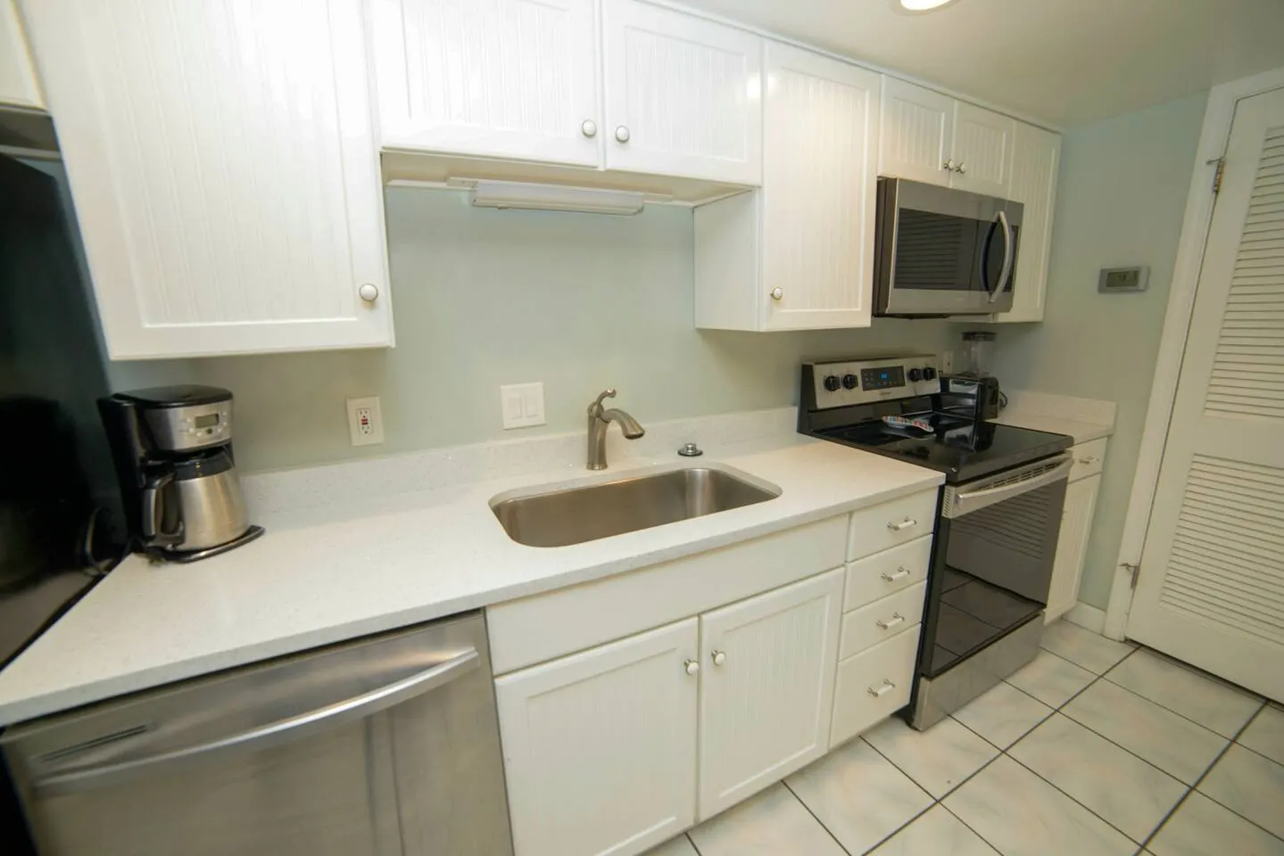 Whispering Seas 107- Oceanfront 2Br/2Bath with pool access. Ground floor with beach view- Sleeps 8 8
