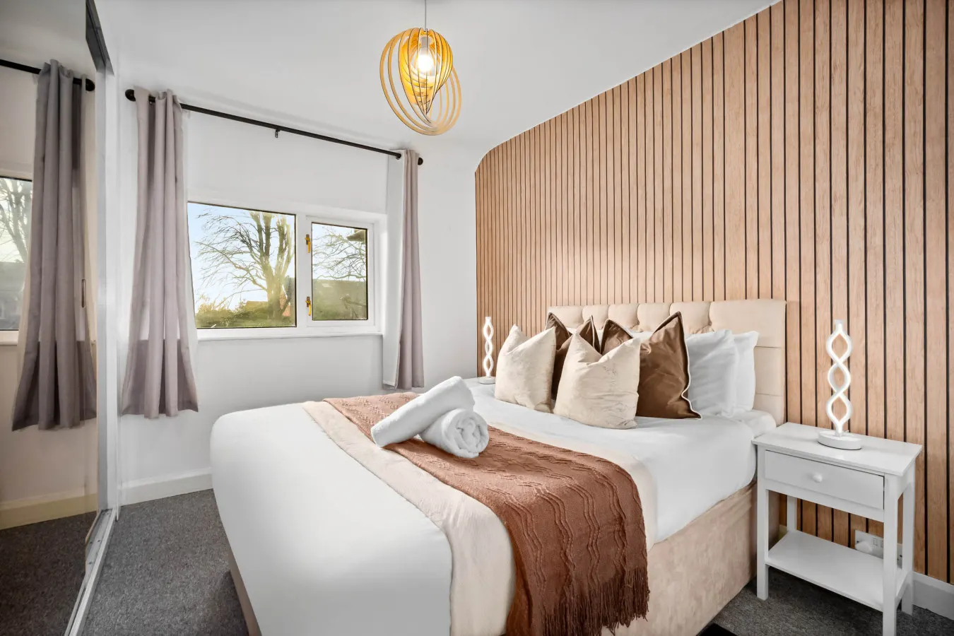 Stylish Four Bed House - 7 Guests - Garden 14