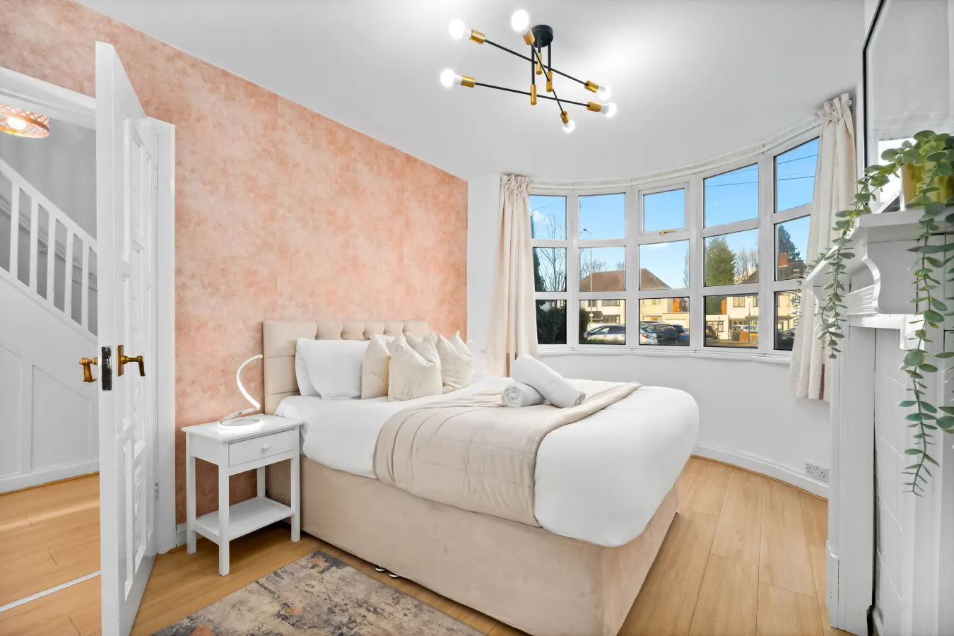 Stylish Four Bed House - 7 Guests - Garden — photo 4