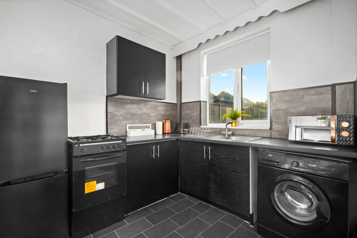 Stylish Four Bed House - 7 Guests - Garden — photo 5