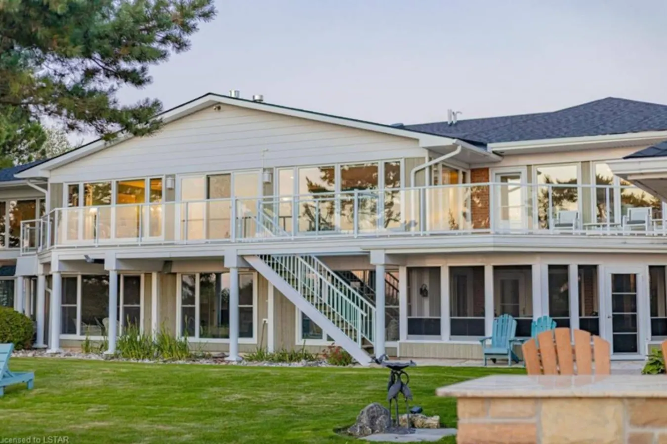 Waterfront bnb, indoor pool, sauna, private beach- Master Suite