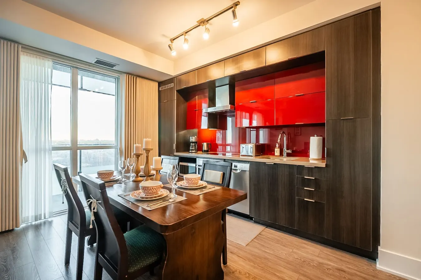 Luxury 1BR Suite Sleeps 4 Prime Location 2