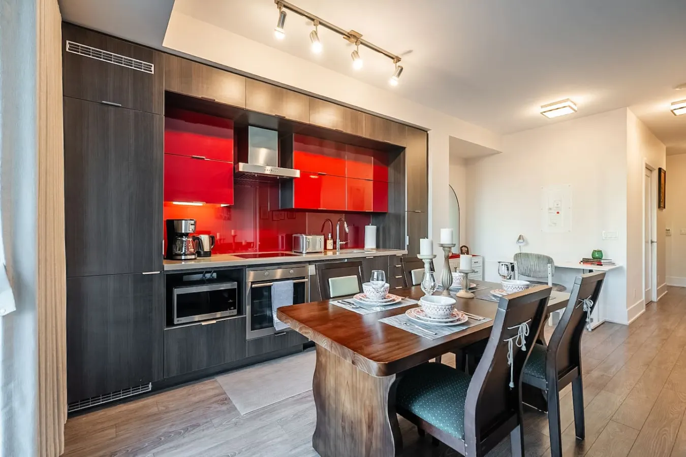 Luxury 1BR Suite Sleeps 4 Prime Location 10