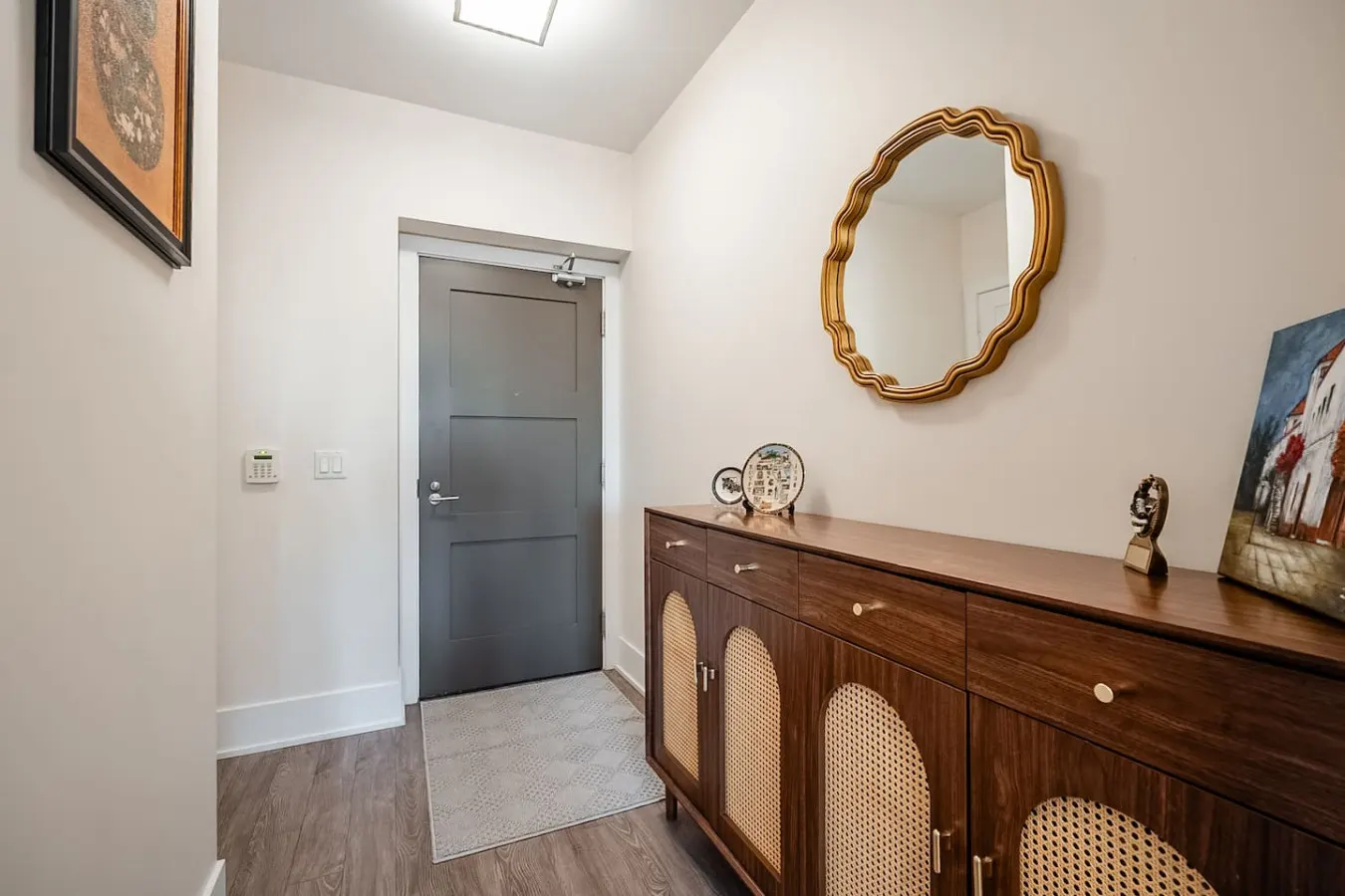 Luxury 1BR Suite Sleeps 4 Prime Location 11