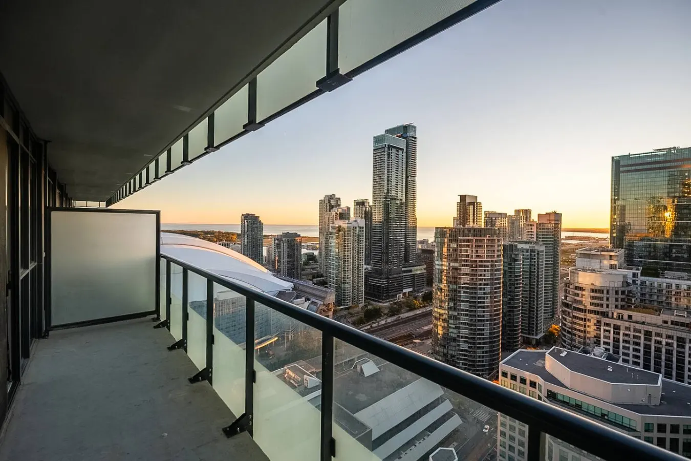 Luxury 1BR Suite Sleeps 4 Prime Location 15