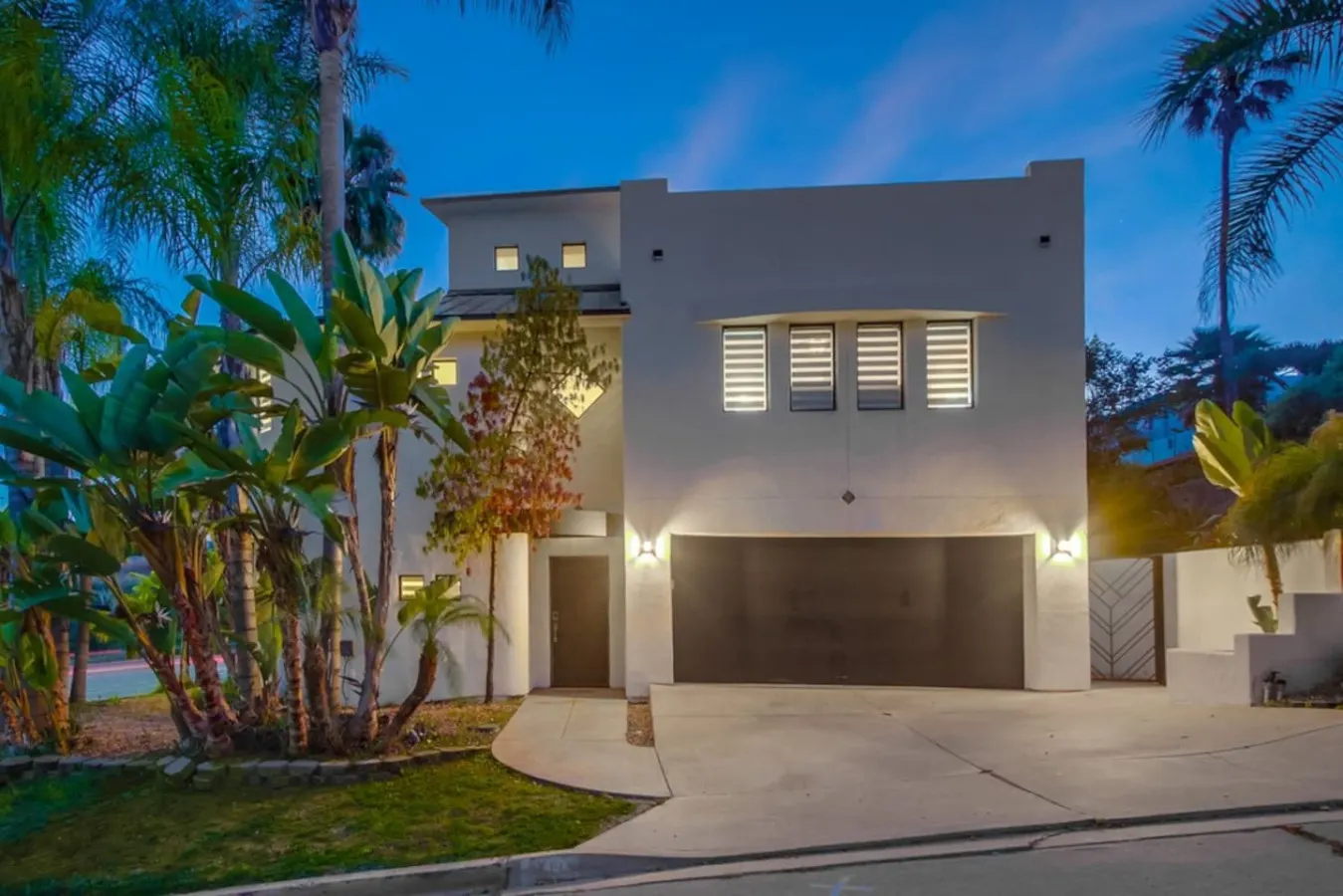Villa Beryl -Lux-4BR/3BA- Rooftop Deck, BBQ, Games