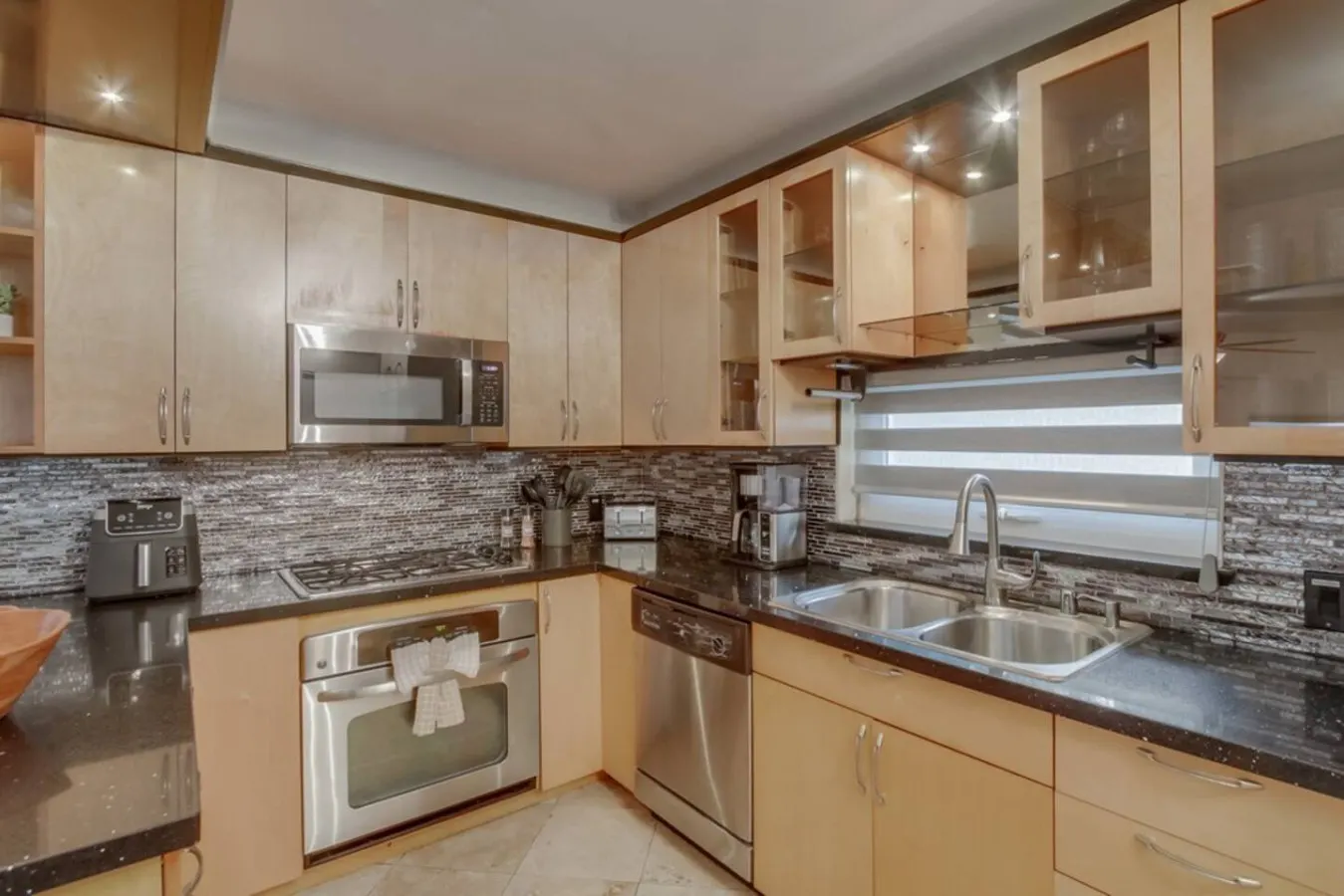 Villa Beryl -Lux-4BR/3BA- Rooftop Deck, BBQ, Games 14
