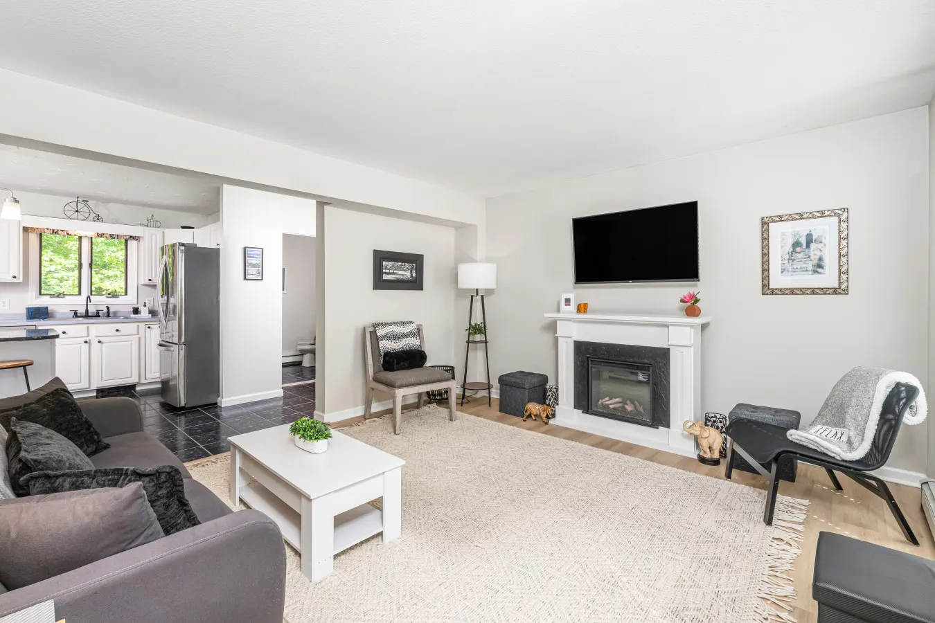 Stylish comfort, great location 9