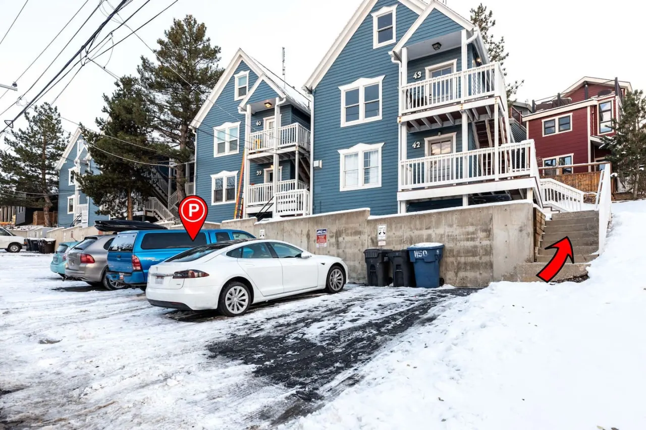 Perfect PC Location - Walk to Ski Lift & Main St 17