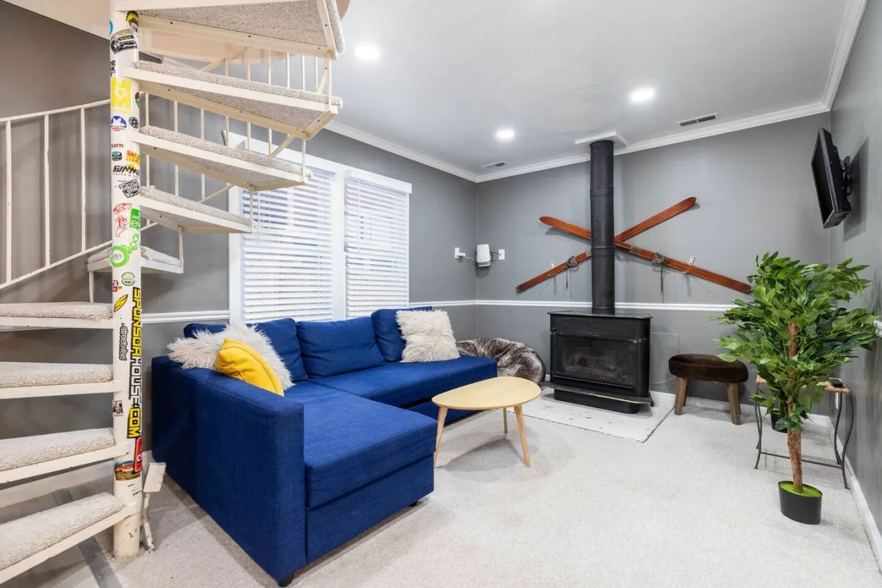 Perfect PC Location - Walk to Ski Lift & Main St 6