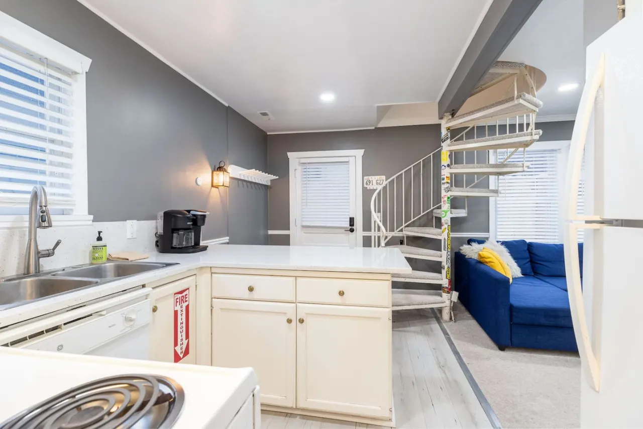 Perfect PC Location - Walk to Ski Lift & Main St 8