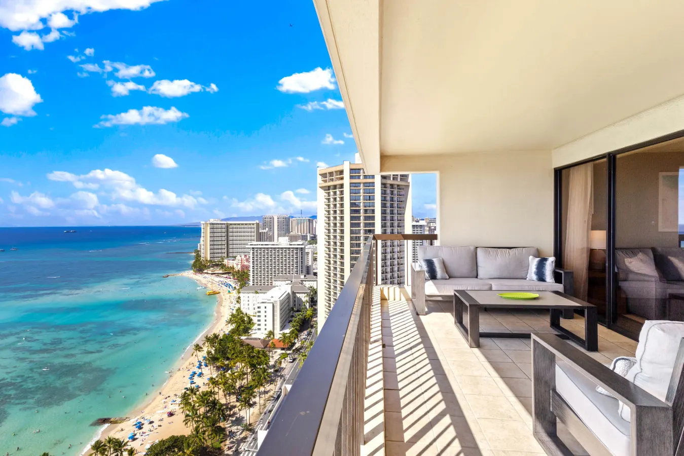 Luxury Oceanfront High Floor @ Waikiki Beach Tower — photo 2
