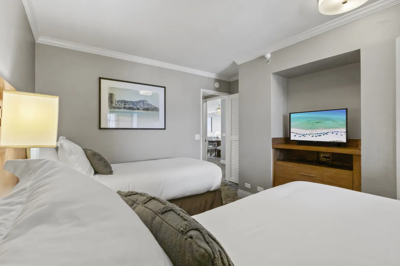 Luxury Oceanfront High Floor @ Waikiki Beach Tower 11