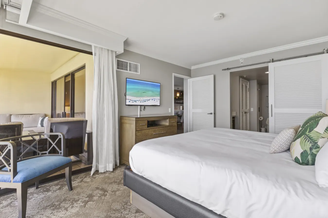 Luxury Oceanfront High Floor @ Waikiki Beach Tower 13